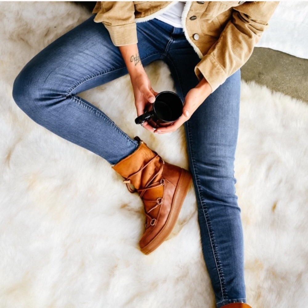 CAMEL FUR LINED- Boots - Picture 3 of 5